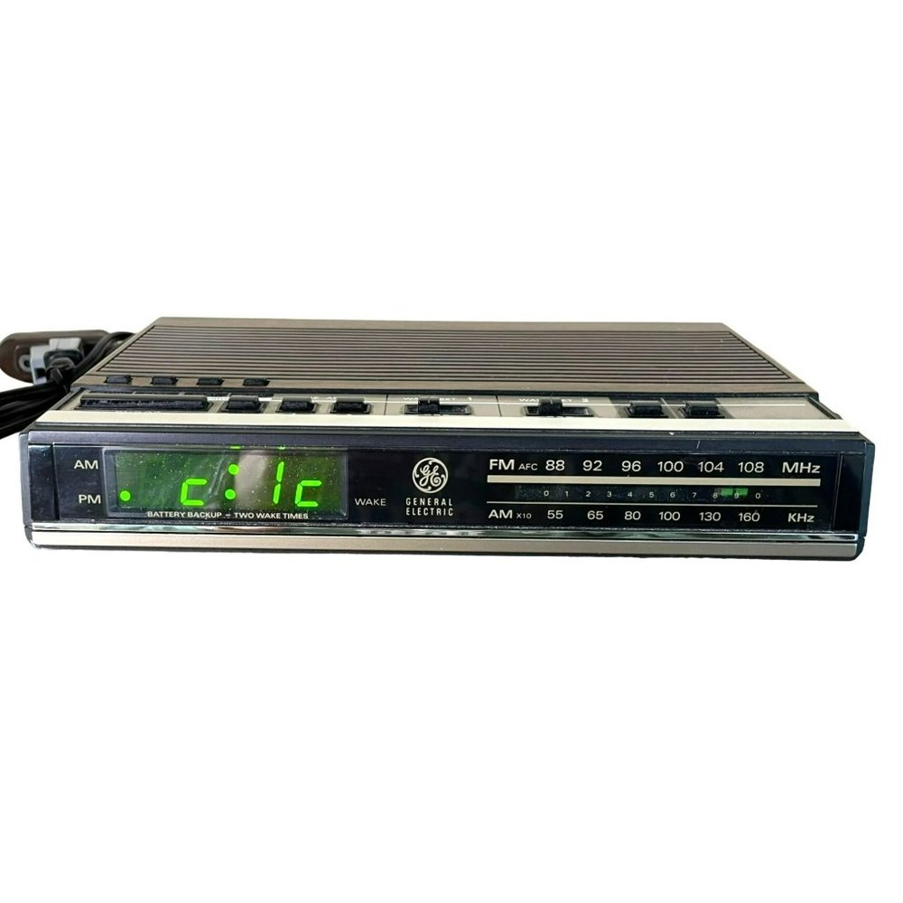 Vintage Wood Grain GE Digital Alarm Clock Model 7-4638A